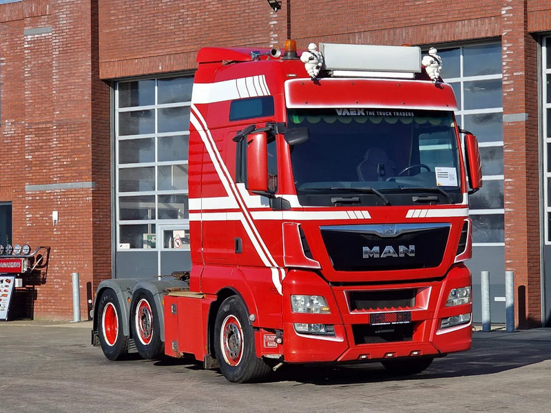 MAN TGX 26.560 XXL 6x2/4 - Custom interior - Steering axle - Euro 6 - AS Tronic - Nyergesvontató: 1 kép. MAN TGX 26.560 XXL 6x2/4 - Custom interior - Steering axle - Euro 6 - AS Tronic - Nyergesvontató: 1 kép.