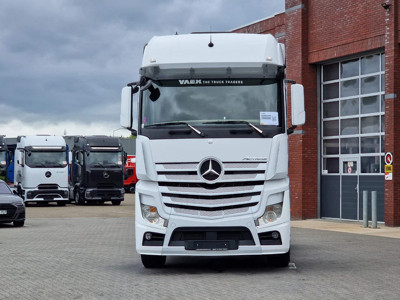 Mercedes-Benz Actros 1851 - 4x2 - Retarder - Steel/air - 2x tank - Fridge - - Nyergesvontató: 2 kép. Mercedes-Benz Actros 1851 - 4x2 - Retarder - Steel/air - 2x tank - Fridge - - Nyergesvontató: 2 kép.