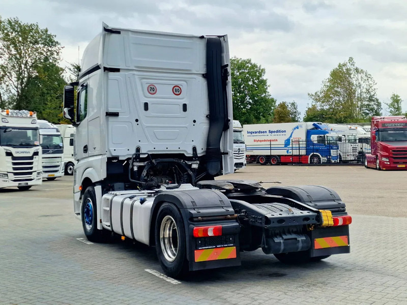 Mercedes-Benz Actros 1851 - 4x2 - Retarder - Steel/air - 2x tank - Fridge - - Nyergesvontató: 5 kép. Mercedes-Benz Actros 1851 - 4x2 - Retarder - Steel/air - 2x tank - Fridge - - Nyergesvontató: 5 kép.