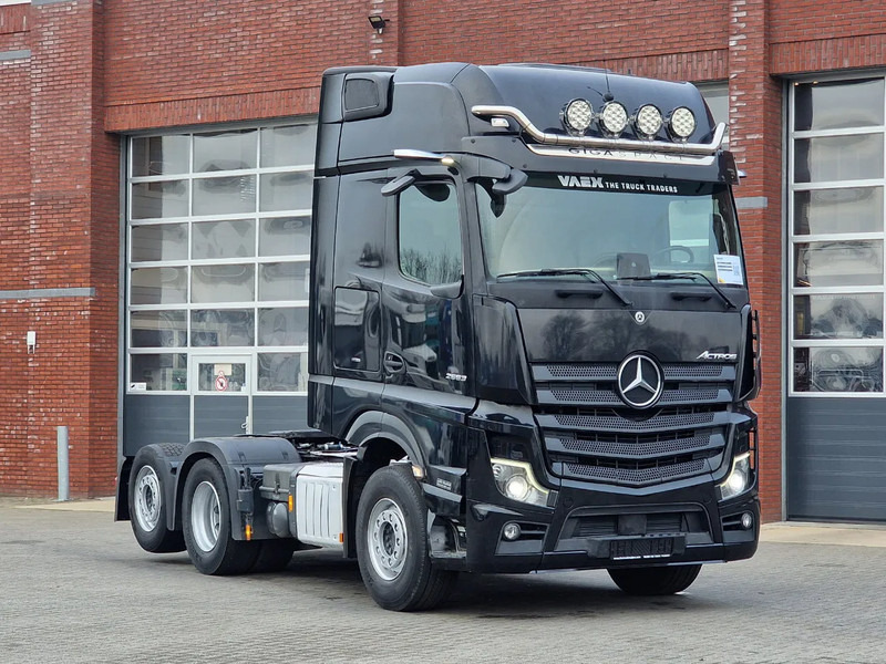 Mercedes-Benz Actros 2553 Gigaspace 6x2 - Retarder - Full air - 3.25 WB - Mirror cam - Nyergesvontató: 1 kép. Mercedes-Benz Actros 2553 Gigaspace 6x2 - Retarder - Full air - 3.25 WB - Mirror cam - Nyergesvontató: 1 kép.