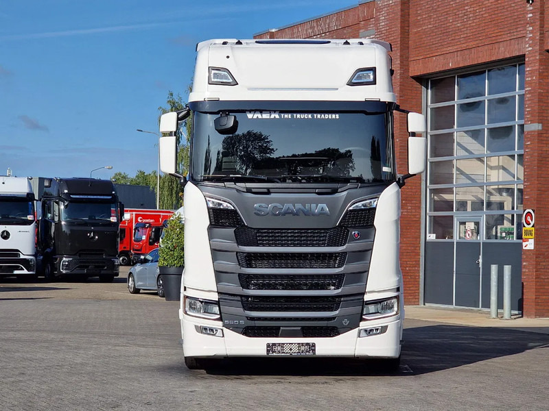 Scania 590S V8 NGS Highline 4x2 - New - Facelift - Full spec - Retarder - Leather - Full air - Nyergesvontató: 2 kép. Scania 590S V8 NGS Highline 4x2 - New - Facelift - Full spec - Retarder - Leather - Full air - Nyergesvontató: 2 kép.