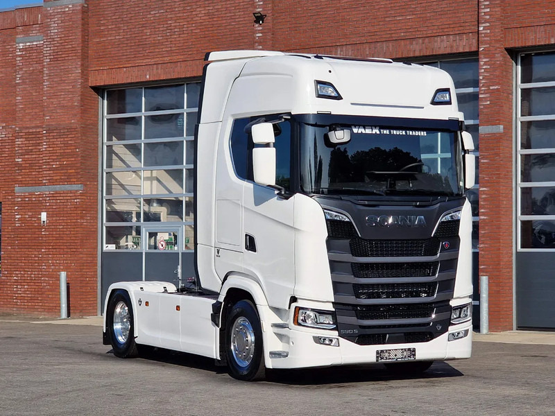 Scania 590S V8 NGS Highline 4x2 - New - Facelift - Full spec - Retarder - Leather - Full air - Nyergesvontató: 1 kép. Scania 590S V8 NGS Highline 4x2 - New - Facelift - Full spec - Retarder - Leather - Full air - Nyergesvontató: 1 kép.