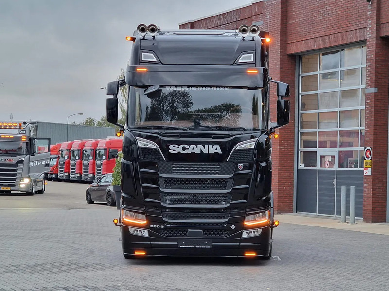 Scania 590S V8 NGS Highline 4x2 - New show truck - Full spec - Retarder - Leather - Full air - BUFFL - Nyergesvontató: 4 kép. Scania 590S V8 NGS Highline 4x2 - New show truck - Full spec - Retarder - Leather - Full air - BUFFL - Nyergesvontató: 4 kép.