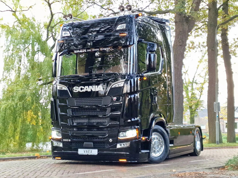 Új Nyergesvontató Scania 590S V8 NGS Highline 4x2 - New show truck - Full spec - Retarder - Leather - Full air - BUFFL: 17 kép. Új Nyergesvontató Scania 590S V8 NGS Highline 4x2 - New show truck - Full spec - Retarder - Leather - Full air - BUFFL: 17 kép.