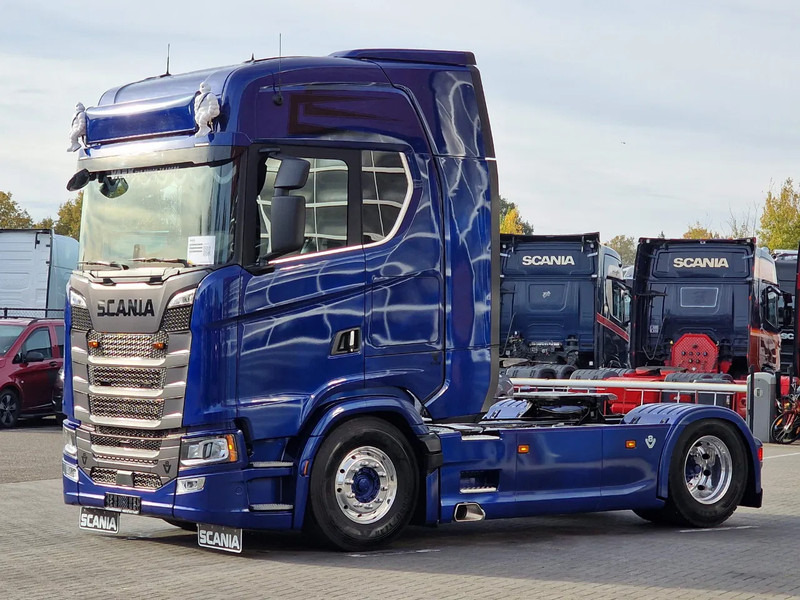 Scania 660S V8 NGS Highline 4x2 - Full spec - Retarder - Night Clima - Leather - Led - Full air - New Dashboard - Nyergesvontató: 3 kép. Scania 660S V8 NGS Highline 4x2 - Full spec - Retarder - Night Clima - Leather - Led - Full air - New Dashboard - Nyergesvontató: 3 kép.