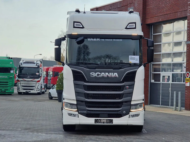 Scania R530 V8 NGS Highline 6x2 - PTO/Hydraulic - Retarder - Full air - Leather - Led - Nyergesvontató: 2 kép. Scania R530 V8 NGS Highline 6x2 - PTO/Hydraulic - Retarder - Full air - Leather - Led - Nyergesvontató: 2 kép.