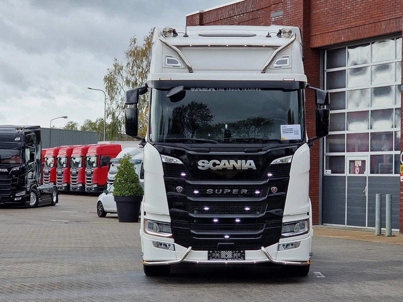 Scania R560 Highline 4x2 - Like new - Full spec - Facelift - Retarder - Night clima - Full air - Alloy wheels - Nyergesvontató: 2 kép. Scania R560 Highline 4x2 - Like new - Full spec - Facelift - Retarder - Night clima - Full air - Alloy wheels - Nyergesvontató: 2 kép.