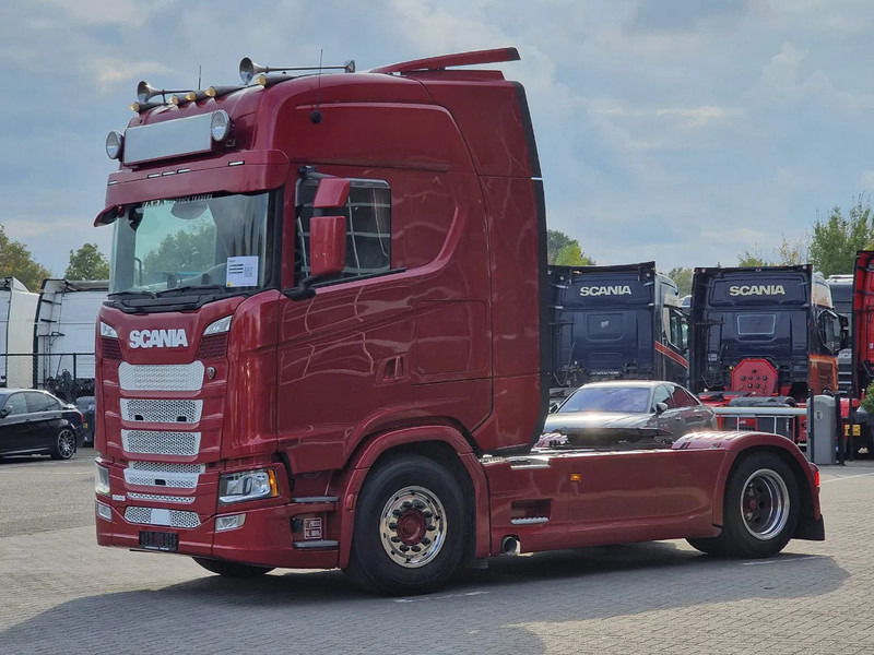 Scania S500 NGS Highline 4x2 - Retarder - Night clima - Full air - Custom interior - Full spoiler - 2 tank - Nyergesvontató: 3 kép. Scania S500 NGS Highline 4x2 - Retarder - Night clima - Full air - Custom interior - Full spoiler - 2 tank - Nyergesvontató: 3 kép.