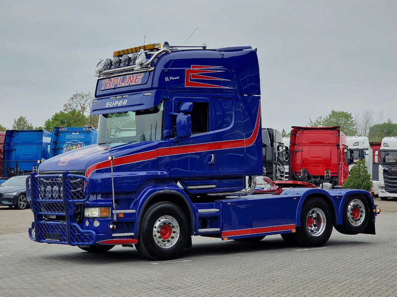 Scania T580 V8 Topline 6x2 - Original Scania Hauber / Torpedo - Manual gearbox - Show truck - Retarder - Nyergesvontató: 3 kép. Scania T580 V8 Topline 6x2 - Original Scania Hauber / Torpedo - Manual gearbox - Show truck - Retarder - Nyergesvontató: 3 kép.