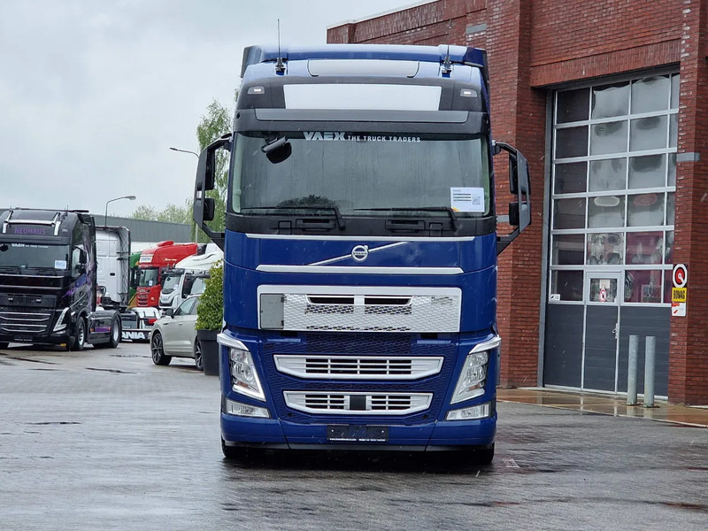 Volvo FH 13.460 Globetrotter 6x2 - I Save - Navi - Fridge - Spoiler - - Nyergesvontató: 2 kép. Volvo FH 13.460 Globetrotter 6x2 - I Save - Navi - Fridge - Spoiler - - Nyergesvontató: 2 kép.