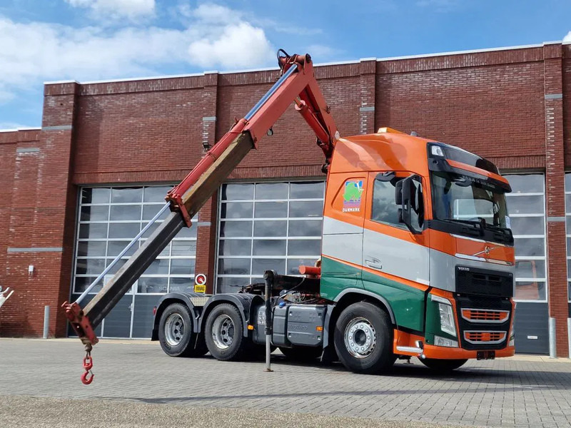 Volvo FH 13.500 6x4 - HMF 1153 K2 crane kran grua - Hydraulic - Lift axle - Euro 6 - Nyergesvontató: 2 kép. Volvo FH 13.500 6x4 - HMF 1153 K2 crane kran grua - Hydraulic - Lift axle - Euro 6 - Nyergesvontató: 2 kép.