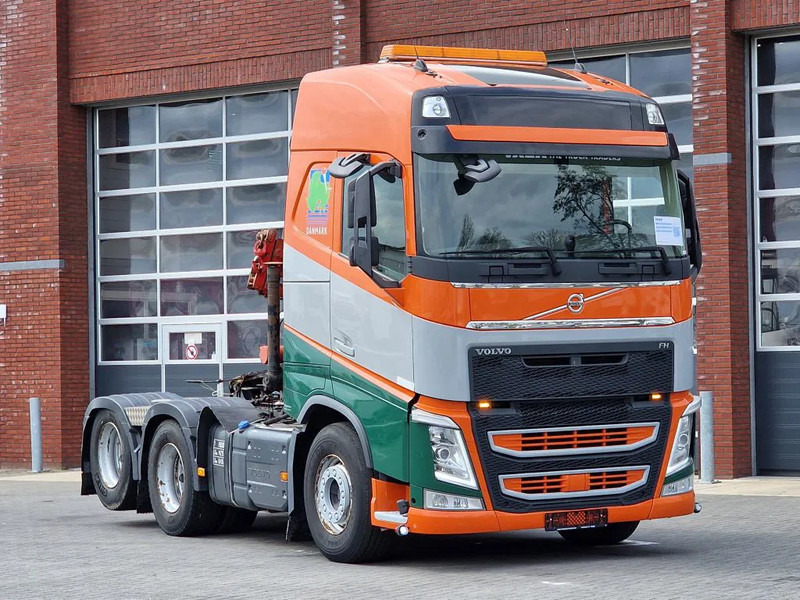 Volvo FH 13.500 6x4 - HMF 1153 K2 crane kran grua - Hydraulic - Lift axle - Euro 6 - Nyergesvontató: 3 kép. Volvo FH 13.500 6x4 - HMF 1153 K2 crane kran grua - Hydraulic - Lift axle - Euro 6 - Nyergesvontató: 3 kép.