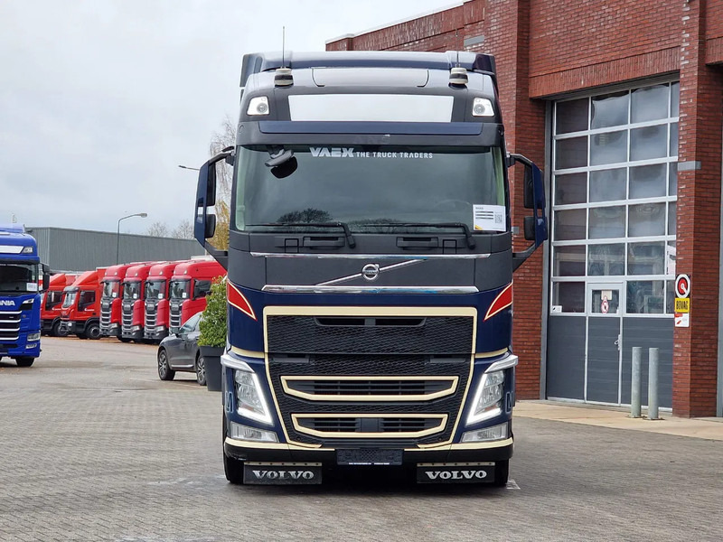 Volvo FH 13.500 Globetrotter 6x2 - PTO/Hydraulic - Full air - Low KM - 3.20 WB - Nyergesvontató: 2 kép. Volvo FH 13.500 Globetrotter 6x2 - PTO/Hydraulic - Full air - Low KM - 3.20 WB - Nyergesvontató: 2 kép.