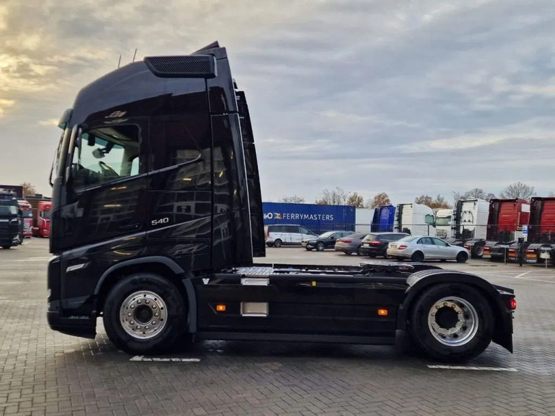 Volvo FH 13.500 Globetrotter XL 4x2 - NEW - Full spec - I parkcool - Full air - - Nyergesvontató: 3 kép. Volvo FH 13.500 Globetrotter XL 4x2 - NEW - Full spec - I parkcool - Full air - - Nyergesvontató: 3 kép.