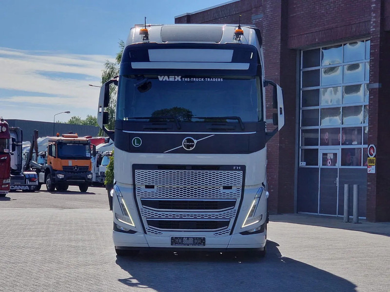 Volvo FH 13.500 Globetrotter XL 4x2 - NEW - Full spec - I parkcool - Full air - - Nyergesvontató: 2 kép. Volvo FH 13.500 Globetrotter XL 4x2 - NEW - Full spec - I parkcool - Full air - - Nyergesvontató: 2 kép.
