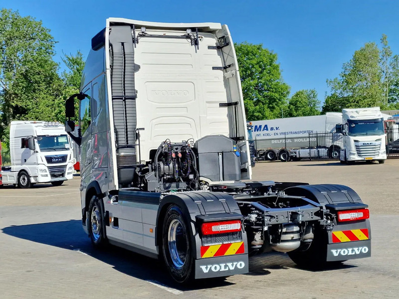 Volvo FH 13.500 Globetrotter XL 4x2 - NEW - Full spec - I parkcool - Full air - - Nyergesvontató: 5 kép. Volvo FH 13.500 Globetrotter XL 4x2 - NEW - Full spec - I parkcool - Full air - - Nyergesvontató: 5 kép.