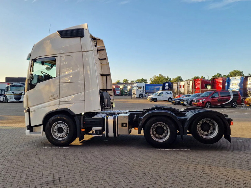 Volvo FH 13.500 Globetrotter XL 6x2 - Full air - 3.20 WB - MA VIN - Low KM - Leather - Nyergesvontató: 4 kép. Volvo FH 13.500 Globetrotter XL 6x2 - Full air - 3.20 WB - MA VIN - Low KM - Leather - Nyergesvontató: 4 kép.