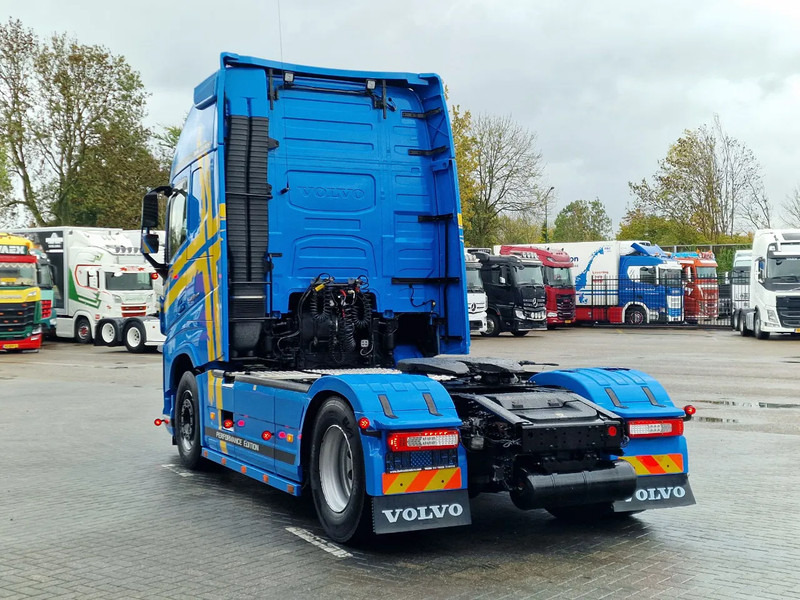 Volvo FH 13.540 Globetrotter XL 4x2 - Performance edition - I parkcool - Full air - Bull bar - Nyergesvontató: 5 kép. Volvo FH 13.540 Globetrotter XL 4x2 - Performance edition - I parkcool - Full air - Bull bar - Nyergesvontató: 5 kép.