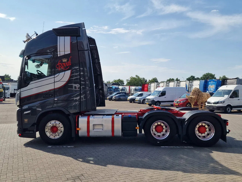 Volvo FH 13.540 Globetrotterl XL 6x4 - Royal - Retarder - Full air - 3.40 WB - Low KM - Nyergesvontató: 4 kép. Volvo FH 13.540 Globetrotterl XL 6x4 - Royal - Retarder - Full air - 3.40 WB - Low KM - Nyergesvontató: 4 kép.