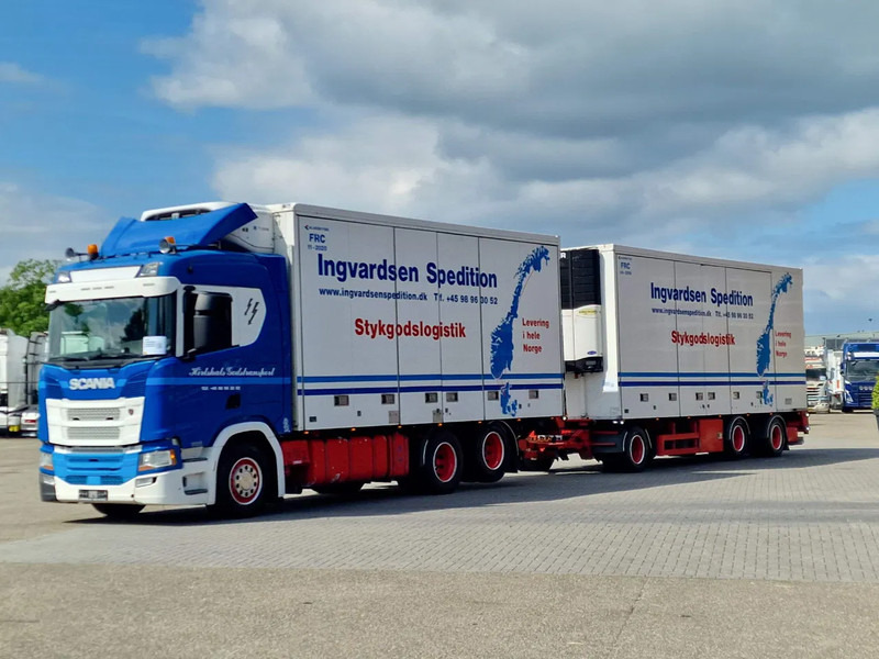 Scania R500 NGS B6X2NB / Trailer-Bygg 12-2004 / Frigobox Sidedoors / Rohrbahen / hooks - Hűtős teherautó: 3 kép. Scania R500 NGS B6X2NB / Trailer-Bygg 12-2004 / Frigobox Sidedoors / Rohrbahen / hooks - Hűtős teherautó: 3 kép.