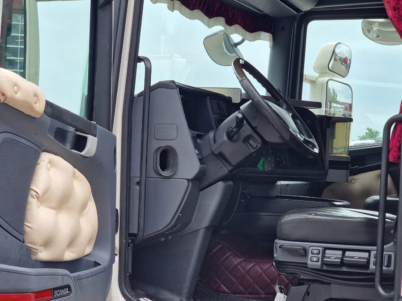 Alvaz teherautó Scania R580 V8 Highline 6x2*4 - Chassis - Retarder - Steering axle - 410 WB - Custom interior - Full air: 10 kép.
