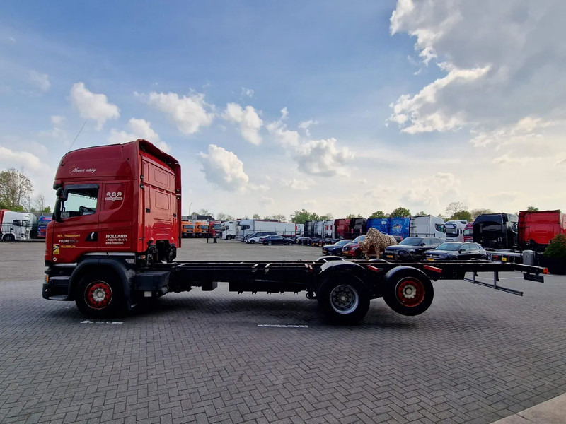 Scania R730 Topline 6x2*4 - Retarder - King of the Road - Night clima - Steering axle - Leather - Alvaz teherautó: 4 kép. Scania R730 Topline 6x2*4 - Retarder - King of the Road - Night clima - Steering axle - Leather - Alvaz teherautó: 4 kép.