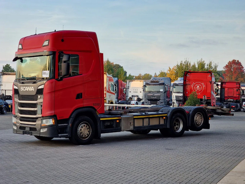Scania S500 NGS Highline 6x2 - BDF - Full air - Navi - Retarder - Cserefelépítményes teherautó: 3 kép. Scania S500 NGS Highline 6x2 - BDF - Full air - Navi - Retarder - Cserefelépítményes teherautó: 3 kép.