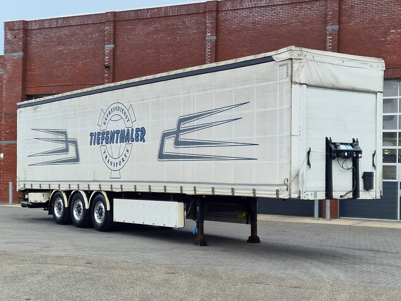 Schwarzmüller Tautliner 3 axle - Loadlift - Lift axle - BPW Axle - Lift axle - Alloy wheels - Ponyvás félpótkocsi: 1 kép. Schwarzmüller Tautliner 3 axle - Loadlift - Lift axle - BPW Axle - Lift axle - Alloy wheels - Ponyvás félpótkocsi: 1 kép.