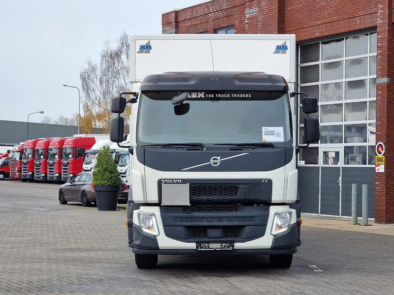 Volvo FE 280 4x2 - Closed box with Adjustable height - Loadlift - Full air - Euro 6 - 550 WB - Dobozos felépítményű teherautó: 3 kép. Volvo FE 280 4x2 - Closed box with Adjustable height - Loadlift - Full air - Euro 6 - 550 WB - Dobozos felépítményű teherautó: 3 kép.