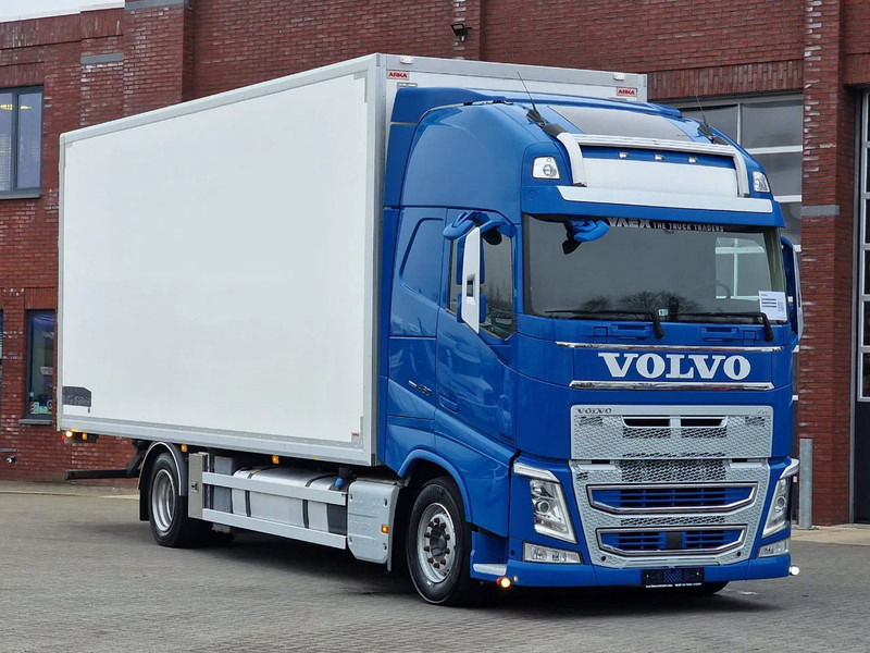 Volvo FH 13.460 Globetrotter XL 4x2 - Box with side doors - Manual gearbox - Full air - Dobozos felépítményű teherautó: 1 kép. Volvo FH 13.460 Globetrotter XL 4x2 - Box with side doors - Manual gearbox - Full air - Dobozos felépítményű teherautó: 1 kép.