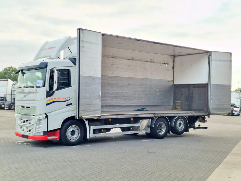 Volvo FH 13.460 lowroof 6x2 - Box with Sidedoors - 480 WB - Full air - Dobozos felépítményű teherautó: 4 kép. Volvo FH 13.460 lowroof 6x2 - Box with Sidedoors - 480 WB - Full air - Dobozos felépítményű teherautó: 4 kép.