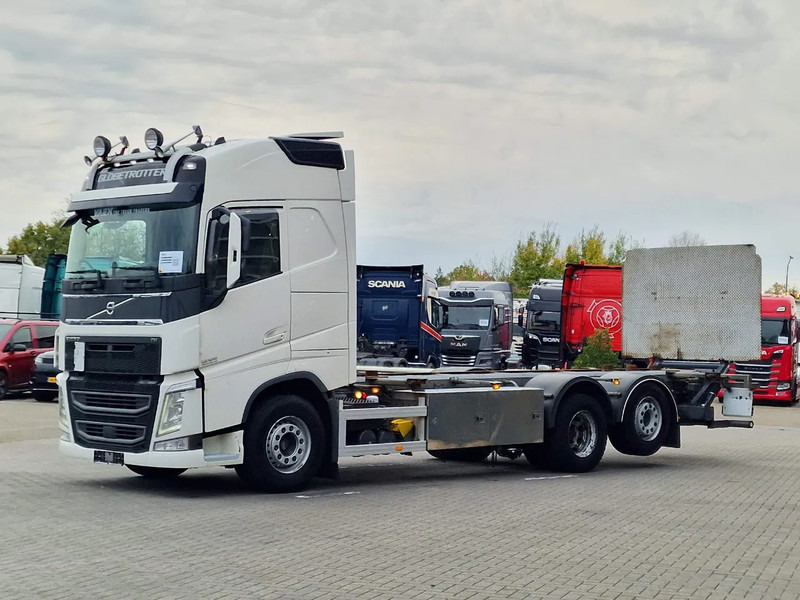 Volvo FH 13.540 Globetrotter 6x2 - BDF - Loadlift - Full air - I parkcool - 4.80 WB - Cserefelépítményes teherautó: 3 kép. Volvo FH 13.540 Globetrotter 6x2 - BDF - Loadlift - Full air - I parkcool - 4.80 WB - Cserefelépítményes teherautó: 3 kép.
