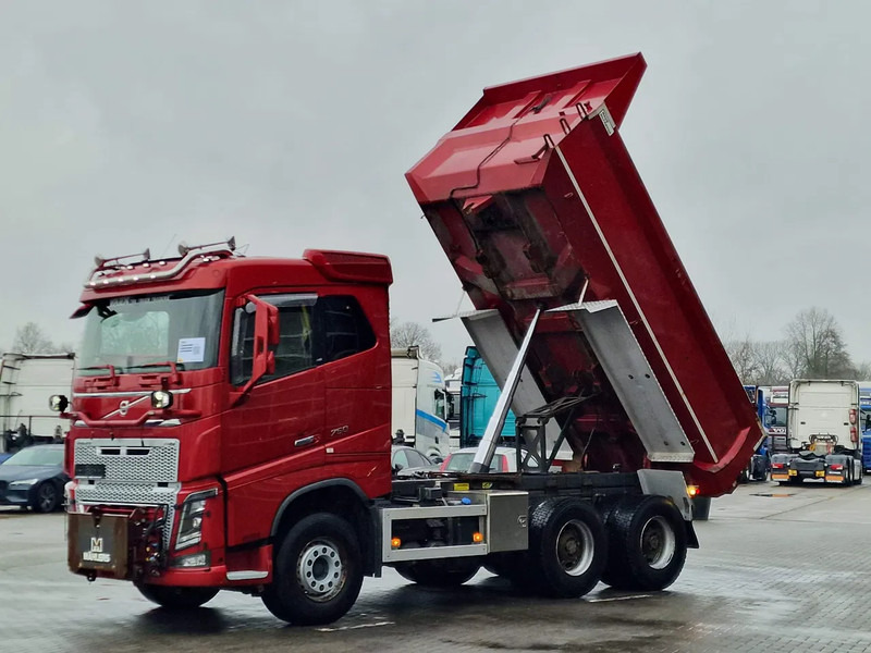 Volvo FH 16.750 6x4 Tipper - Retarder - HUB reduction - Full air - Billenőplatós teherautó: 4 kép. Volvo FH 16.750 6x4 Tipper - Retarder - HUB reduction - Full air - Billenőplatós teherautó: 4 kép.