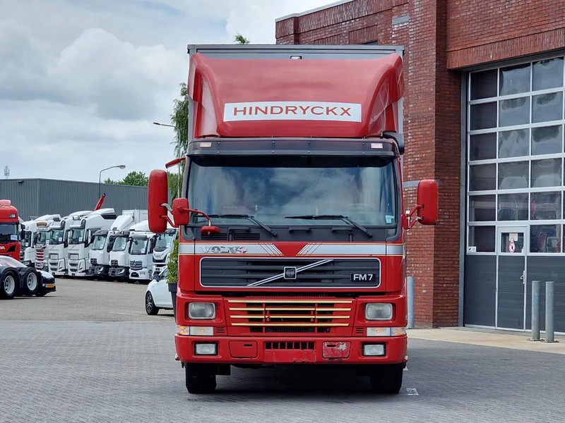 Volvo FM 250 4x- Livestock 2 deck - Lifting floors - Loadlift - Manual gearbox - Állatszállító teherautó: 2 kép. Volvo FM 250 4x- Livestock 2 deck - Lifting floors - Loadlift - Manual gearbox - Állatszállító teherautó: 2 kép.