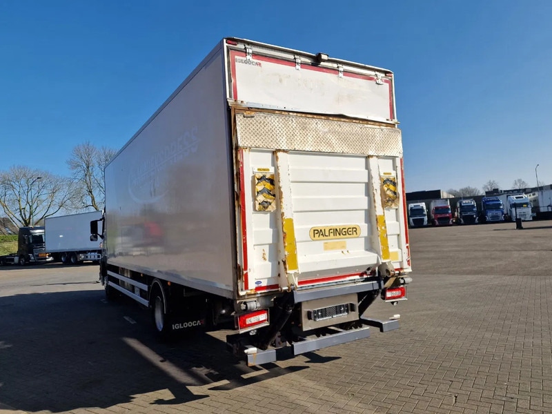 Volvo FM 330 4x2 - Carrier MT 18 Frigo - Loadlift - Full air - Sleepercab - Hűtős teherautó: 5 kép. Volvo FM 330 4x2 - Carrier MT 18 Frigo - Loadlift - Full air - Sleepercab - Hűtős teherautó: 5 kép.