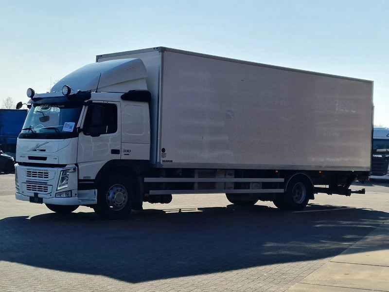 Volvo FM 330 4x2 - Carrier MT 18 Frigo - Loadlift - Full air - Sleepercab - Hűtős teherautó: 3 kép. Volvo FM 330 4x2 - Carrier MT 18 Frigo - Loadlift - Full air - Sleepercab - Hűtős teherautó: 3 kép.