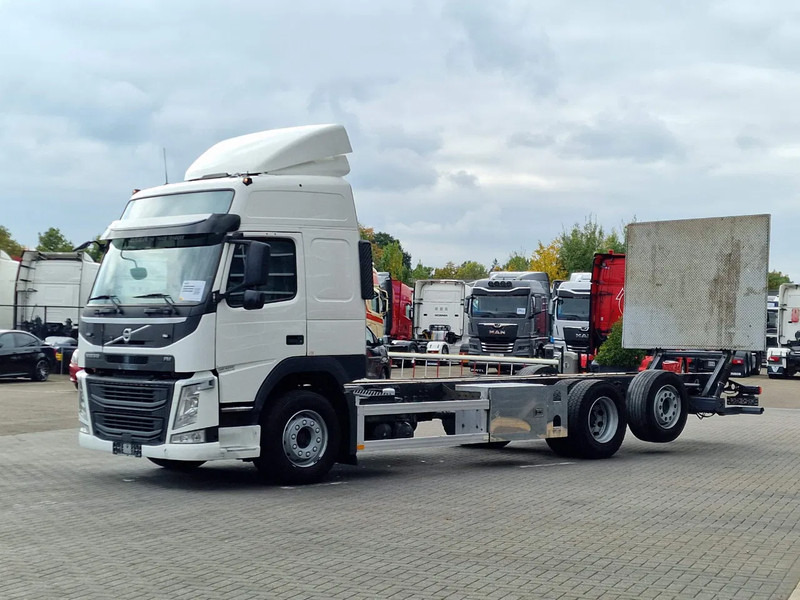 Volvo FM 380 Globetrotter 6x2 Chassis - Loadlift - 4.90 WB - Full air - Low KM - Alvaz teherautó: 3 kép. Volvo FM 380 Globetrotter 6x2 Chassis - Loadlift - 4.90 WB - Full air - Low KM - Alvaz teherautó: 3 kép.