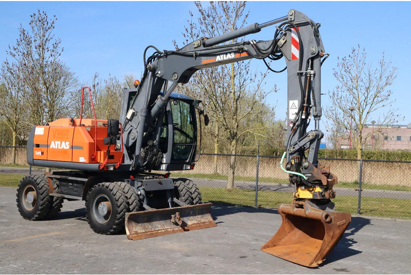 Atlas 160W | ENGCON | BUCKET | DOZERBLADE | 2-PIECE BOOM - Gumikerekes kotró: 5 kép. Atlas 160W | ENGCON | BUCKET | DOZERBLADE | 2-PIECE BOOM - Gumikerekes kotró: 5 kép.