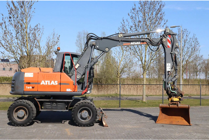 Atlas 160W | ENGCON | BUCKET | DOZERBLADE | 2-PIECE BOOM - Gumikerekes kotró: 4 kép. Atlas 160W | ENGCON | BUCKET | DOZERBLADE | 2-PIECE BOOM - Gumikerekes kotró: 4 kép.