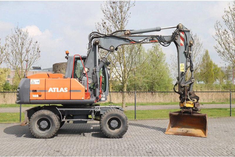 Atlas 160W | ROTOTILT | GRIPPER | BUCKET | DOZER BLADE - Gumikerekes kotró: 4 kép. Atlas 160W | ROTOTILT | GRIPPER | BUCKET | DOZER BLADE - Gumikerekes kotró: 4 kép.
