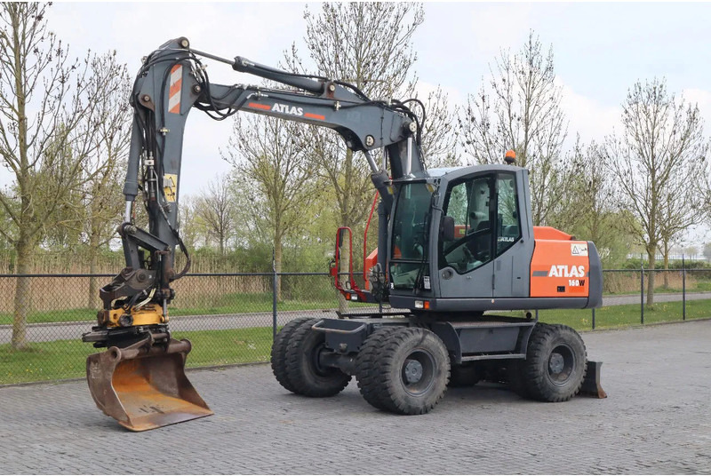 Atlas 160W | ROTOTILT | GRIPPER | BUCKET | DOZER BLADE - Gumikerekes kotró: 2 kép. Atlas 160W | ROTOTILT | GRIPPER | BUCKET | DOZER BLADE - Gumikerekes kotró: 2 kép.