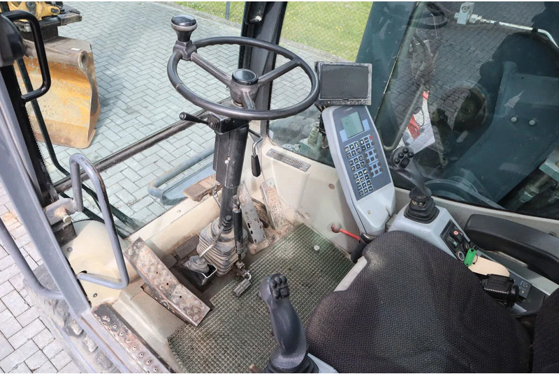 Gumikerekes kotró Atlas 160W | ROTOTILT | GRIPPER | BUCKET | DOZER BLADE: 18 kép.