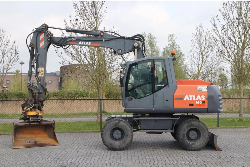 Atlas 160W | ROTOTILT | GRIPPER | BUCKET | DOZER BLADE - Gumikerekes kotró: 1 kép. Atlas 160W | ROTOTILT | GRIPPER | BUCKET | DOZER BLADE - Gumikerekes kotró: 1 kép.