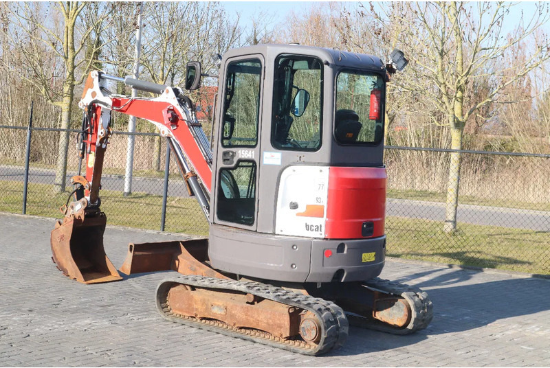 Bobcat E26 EM | BUCKET | QUICK COUPLER | DOZER BLADE - Minikotró: 3 kép. Bobcat E26 EM | BUCKET | QUICK COUPLER | DOZER BLADE - Minikotró: 3 kép.