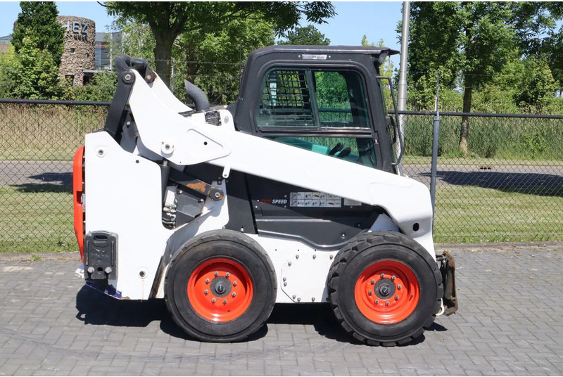 Bobcat S66 | HIGH FLOW | AUTO RIDE CONTROL | AIRCO - Mini homlokrakodó: 4 kép. Bobcat S66 | HIGH FLOW | AUTO RIDE CONTROL | AIRCO - Mini homlokrakodó: 4 kép.