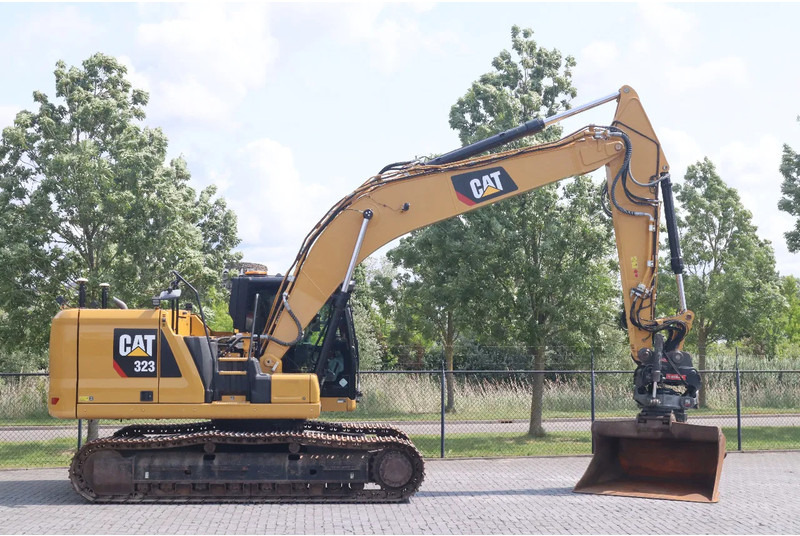 Caterpillar 323 07A | ROTOTILT | GPS NOVATRON | OILQUICK | FULL OPTION - Lánctalpas kotró: 4 kép. Caterpillar 323 07A | ROTOTILT | GPS NOVATRON | OILQUICK | FULL OPTION - Lánctalpas kotró: 4 kép.