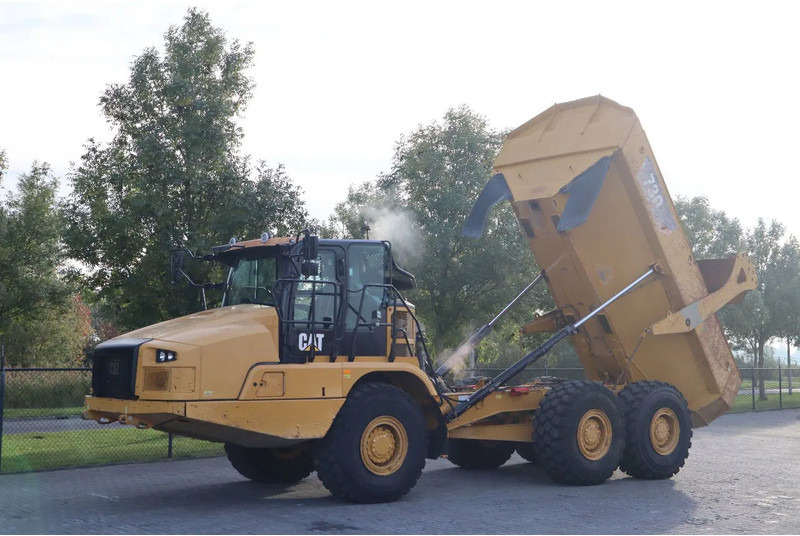 Caterpillar 730 04A | TAILGATE | LOW HOURS - Csuklós dömper: 2 kép. Caterpillar 730 04A | TAILGATE | LOW HOURS - Csuklós dömper: 2 kép.