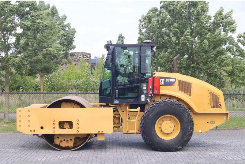 Caterpillar CS78B | TRIMBLE GPS | GOOD CONDITION - Henger: 1 kép. Caterpillar CS78B | TRIMBLE GPS | GOOD CONDITION - Henger: 1 kép.