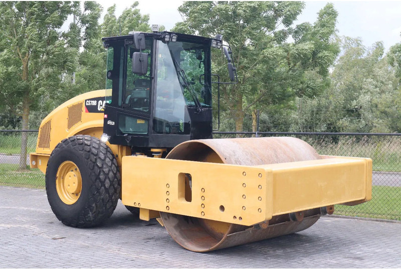 Henger Caterpillar CS78B | TRIMBLE GPS | GOOD CONDITION: 5 kép. Henger Caterpillar CS78B | TRIMBLE GPS | GOOD CONDITION: 5 kép.