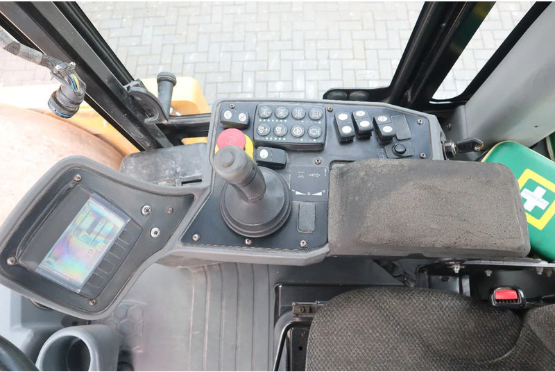 Henger Caterpillar CS78B | TRIMBLE GPS | GOOD CONDITION: 16 kép. Henger Caterpillar CS78B | TRIMBLE GPS | GOOD CONDITION: 16 kép.